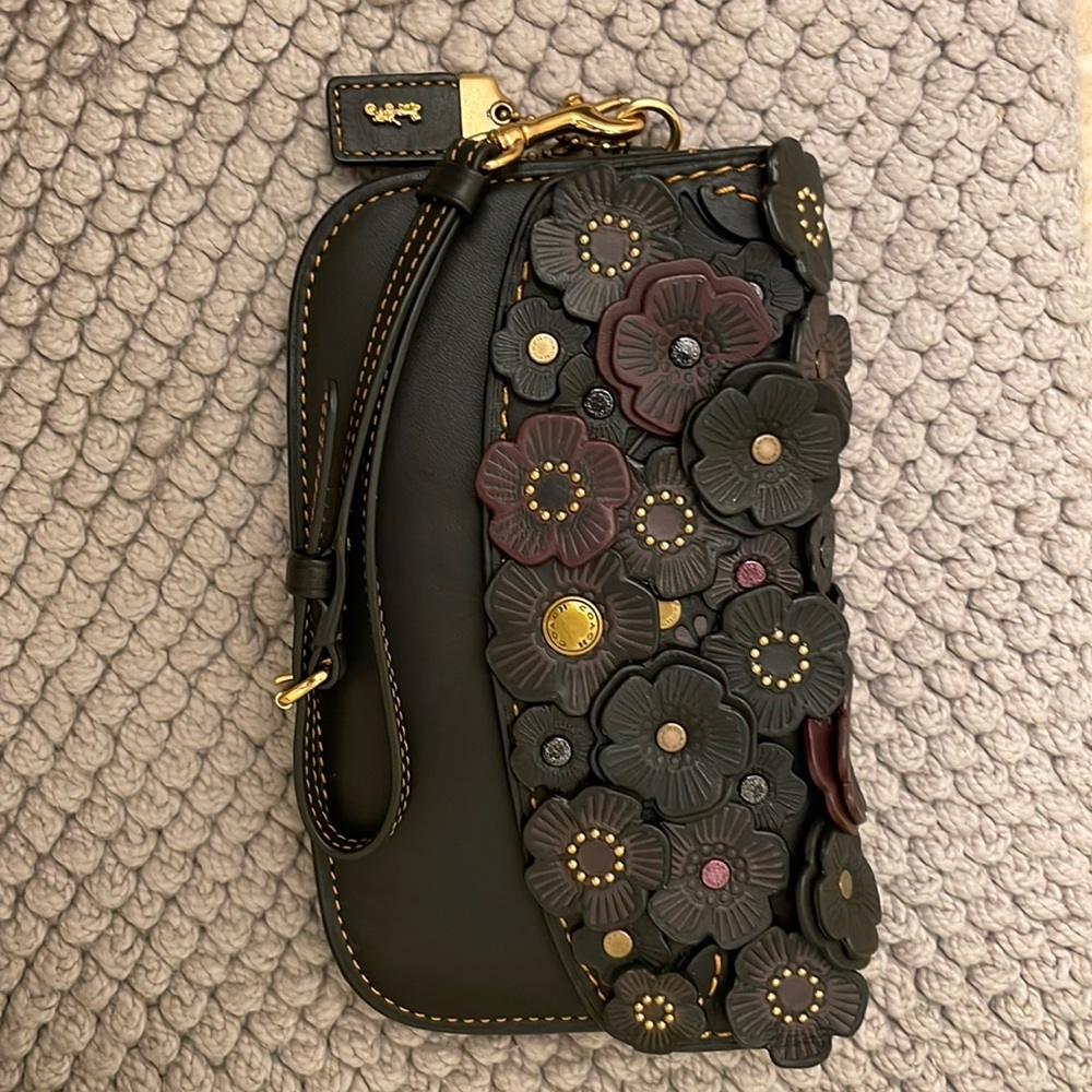 Coach 1941 Tea Rose Clutch in Black